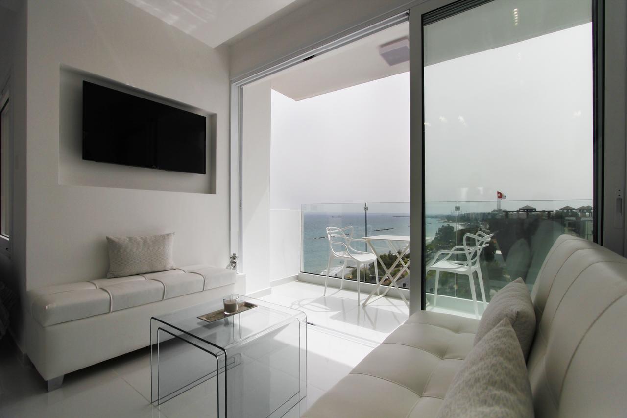 The White Pearl Suite - Beach Front City Centre With Sea View. Limassol Exterior photo